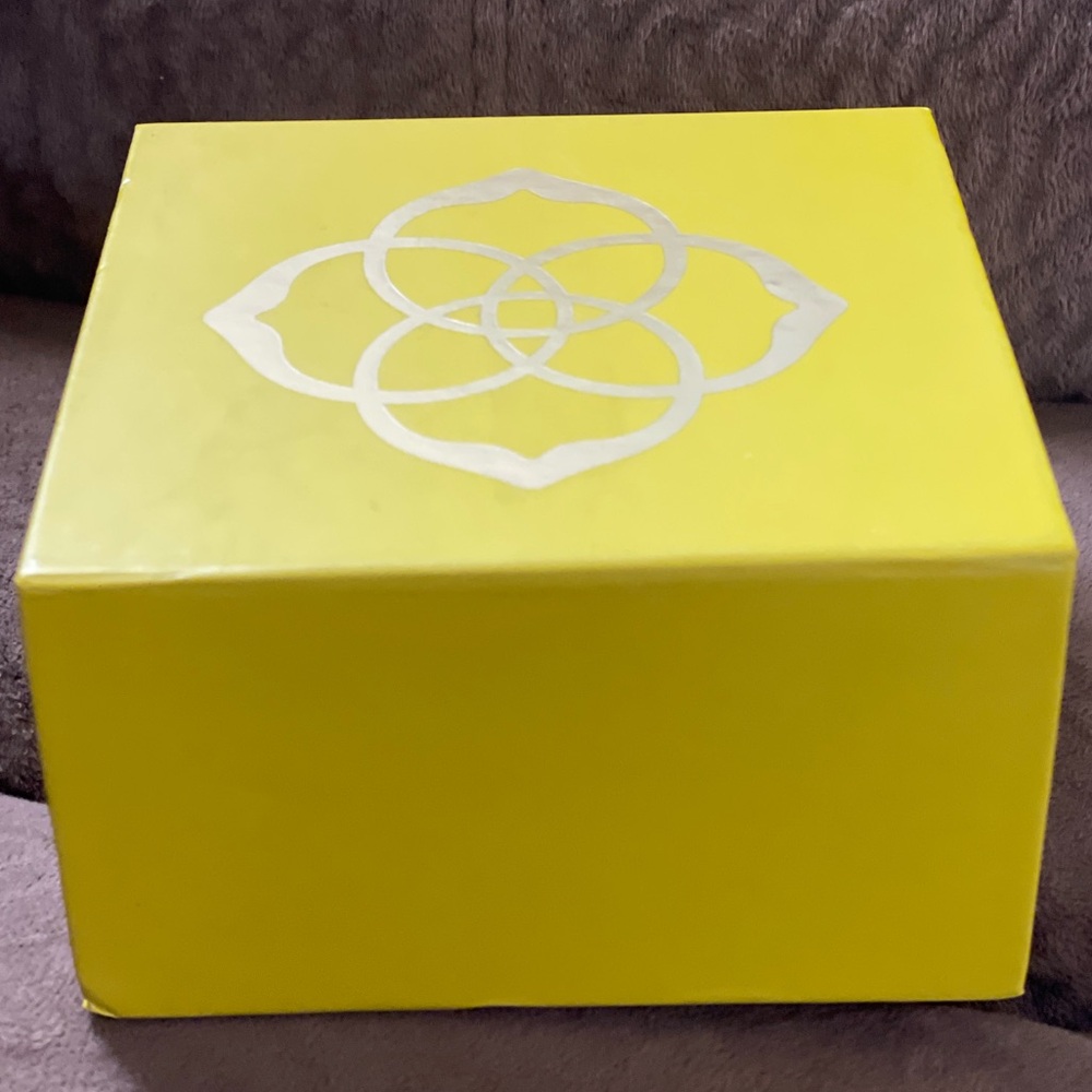Kendra Scott Necklace Gift Box and Jewelry Bag Set - Picture 7 of 15